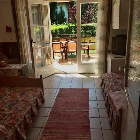 Apartment Aranyparton Harom Szobas Apartman *