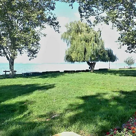 Aranyparton Harom Szobas Apartman